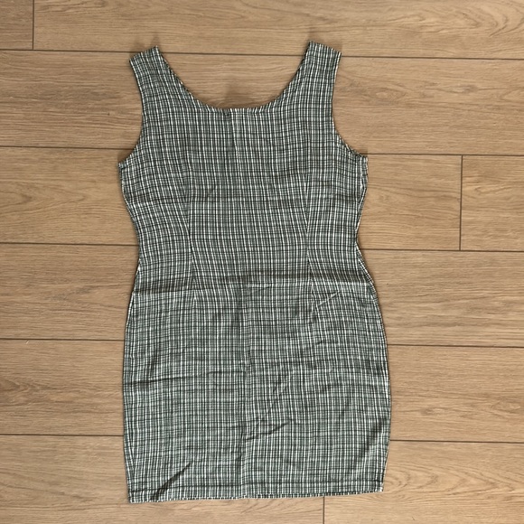 Vintage Sandwich l Sleevless Mini Dress in Green Plaid - Picture 3 of 7